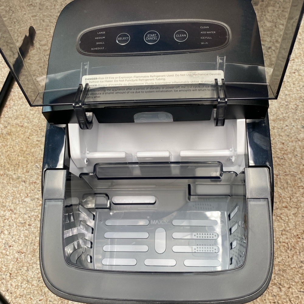 Sleek Stainless steel Ice Maker by [Govee]